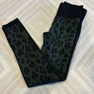 925 Women’s Army Green & Black Leopard Leggings
